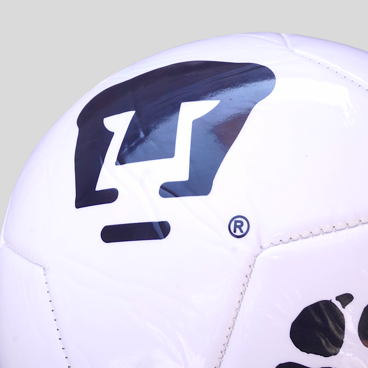 Balón Fútbol Club Pumas Tamaño 5 Cosido Blanco con Azul