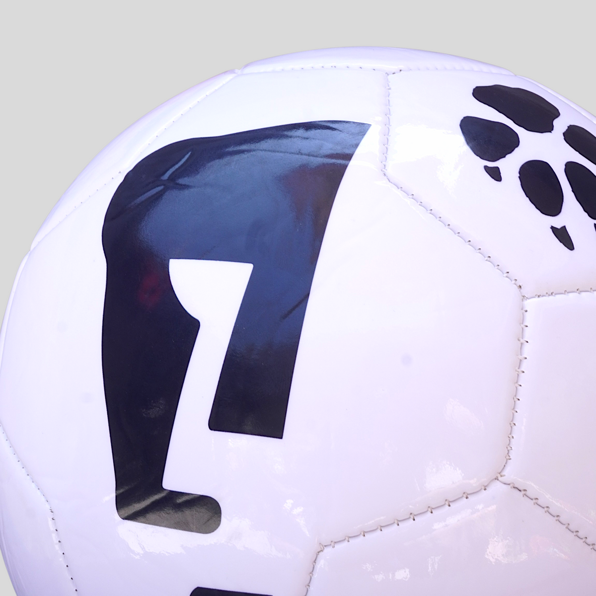 Balón Fútbol Club Pumas Tamaño 5 Cosido Blanco con Azul