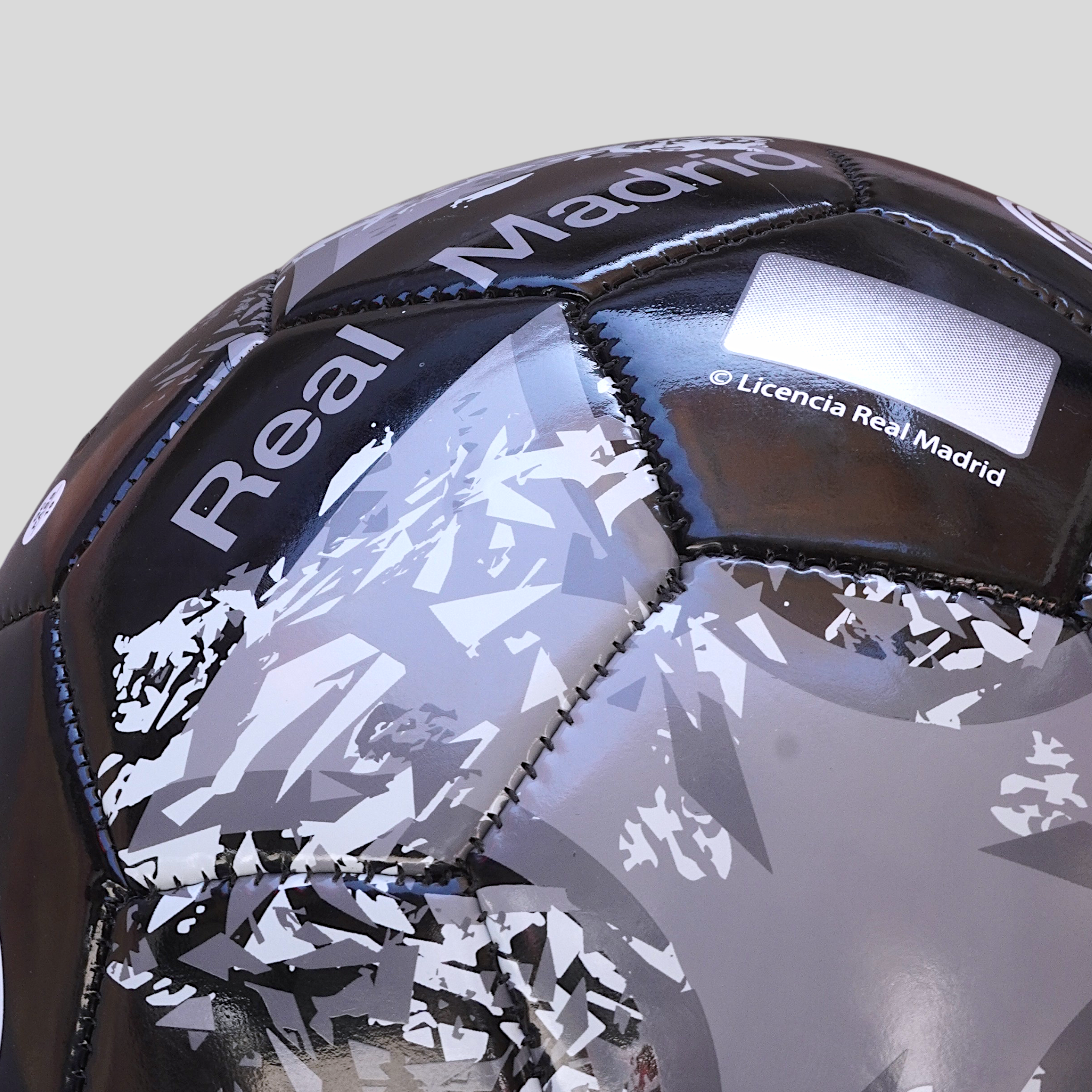 Balón de Fútbol Real Madrid Blanco y Rosa Número 5 Cosido