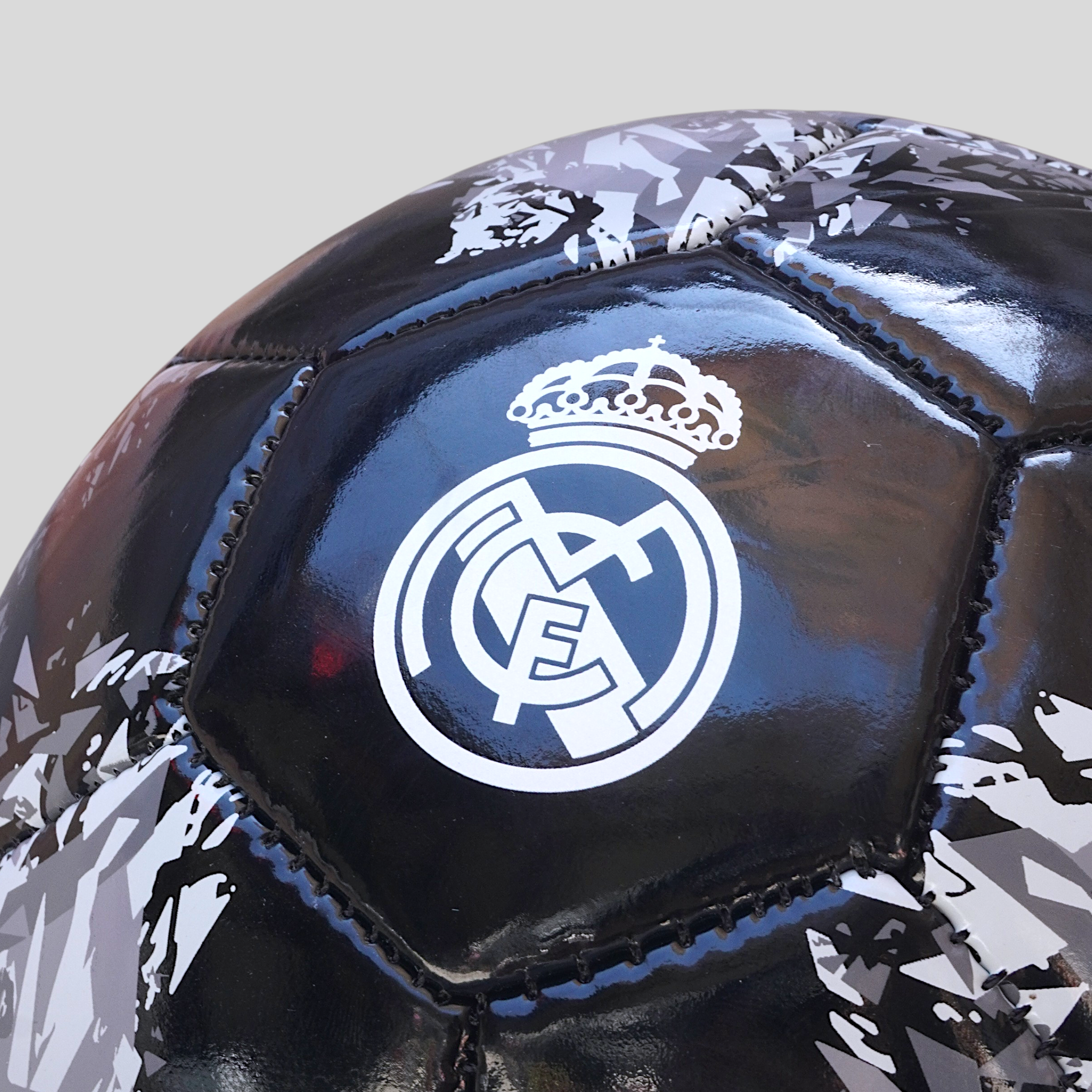 Balón de Fútbol Real Madrid Blanco y Rosa Número 5 Cosido
