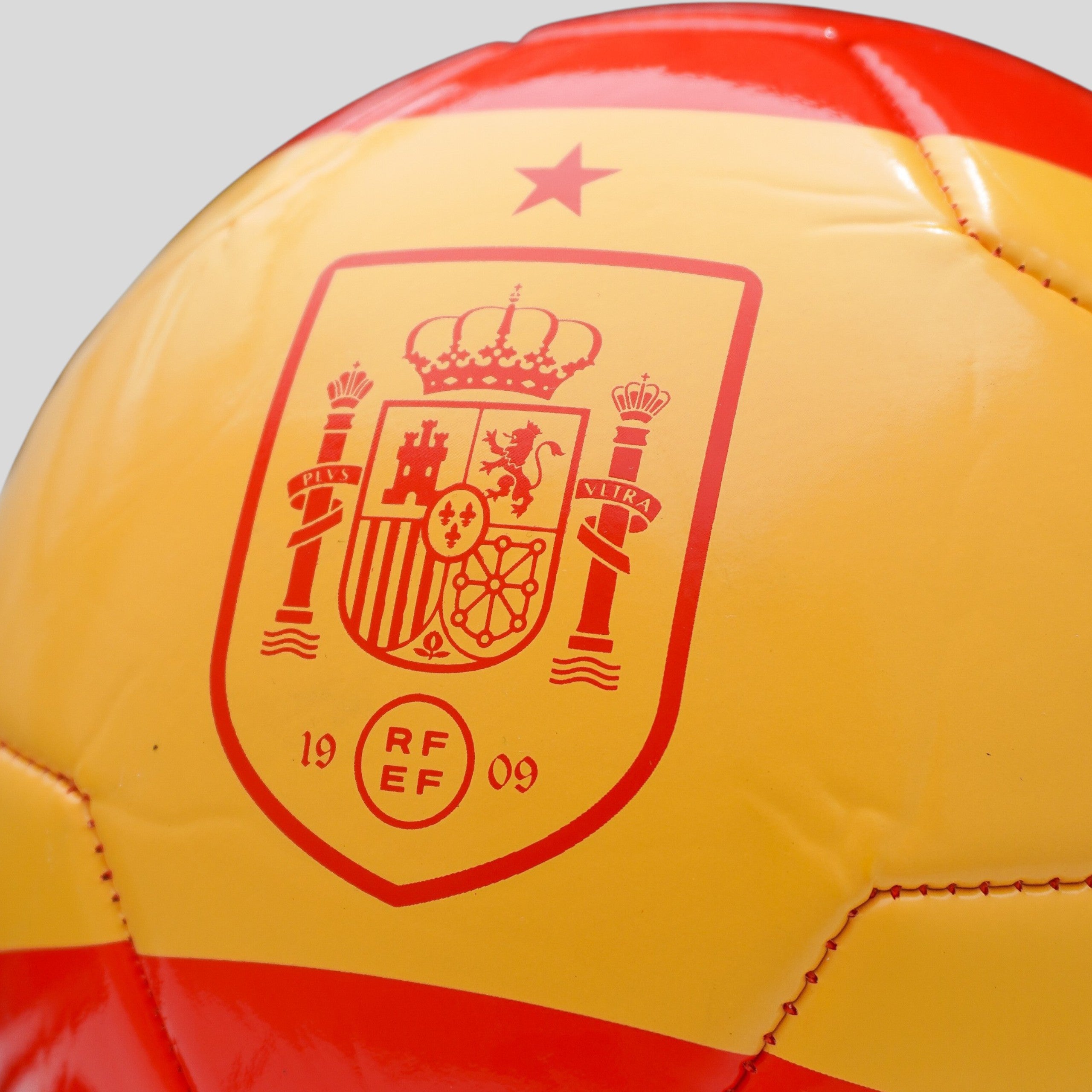 Balón Oficial Selección España Diseño Rojo y Amarillo, Resistente y de Alto Rendimiento para Juego